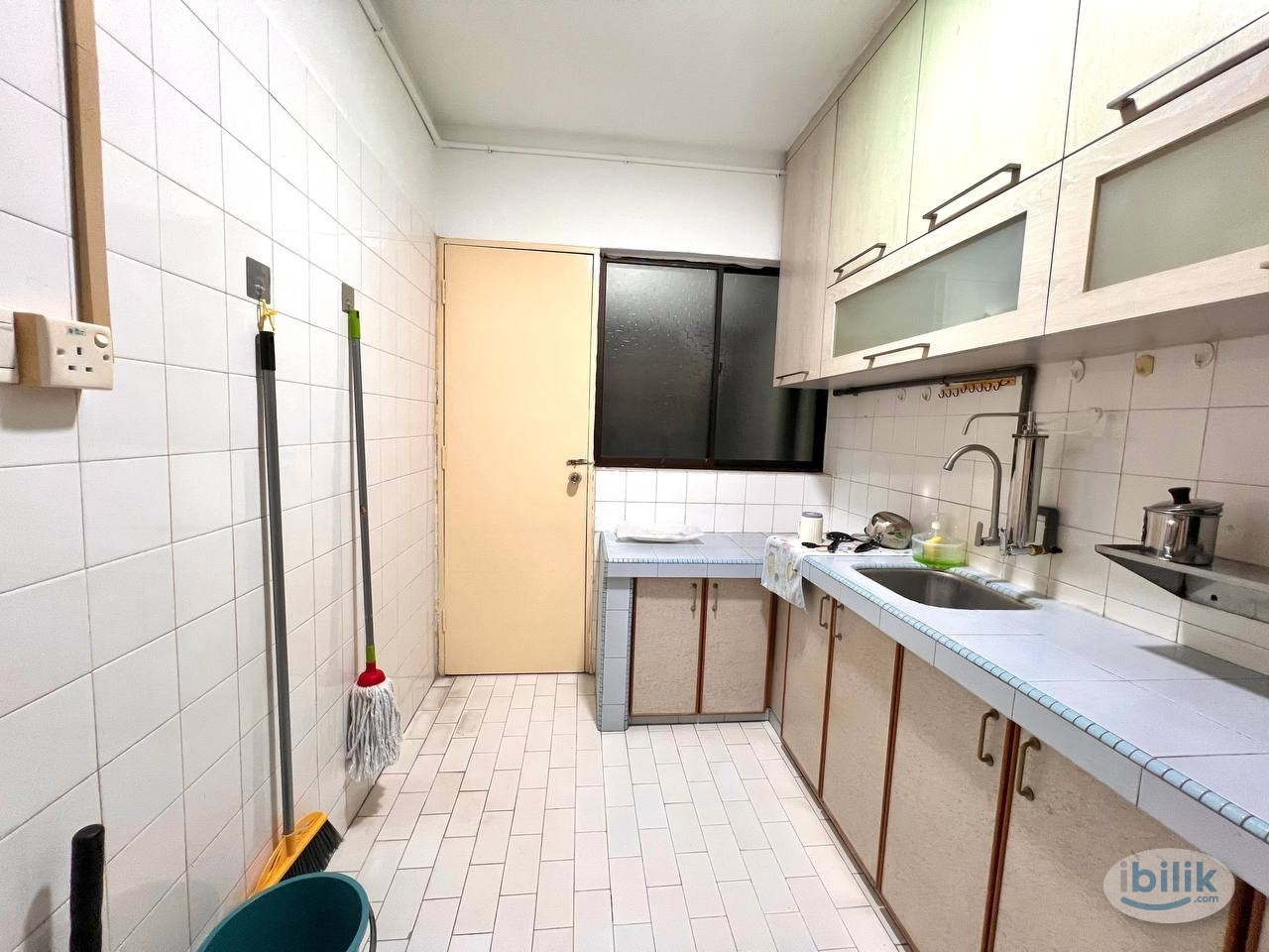 Female Middle Room Near Tun Razak Exchange, Jalan Imbi - Image 4
