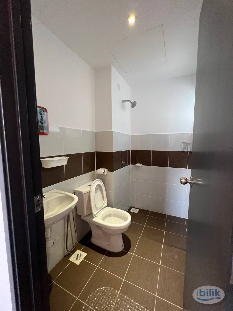 Female Master Room unit Near Kuchai Lama, Kuala Lumpur - Image 1