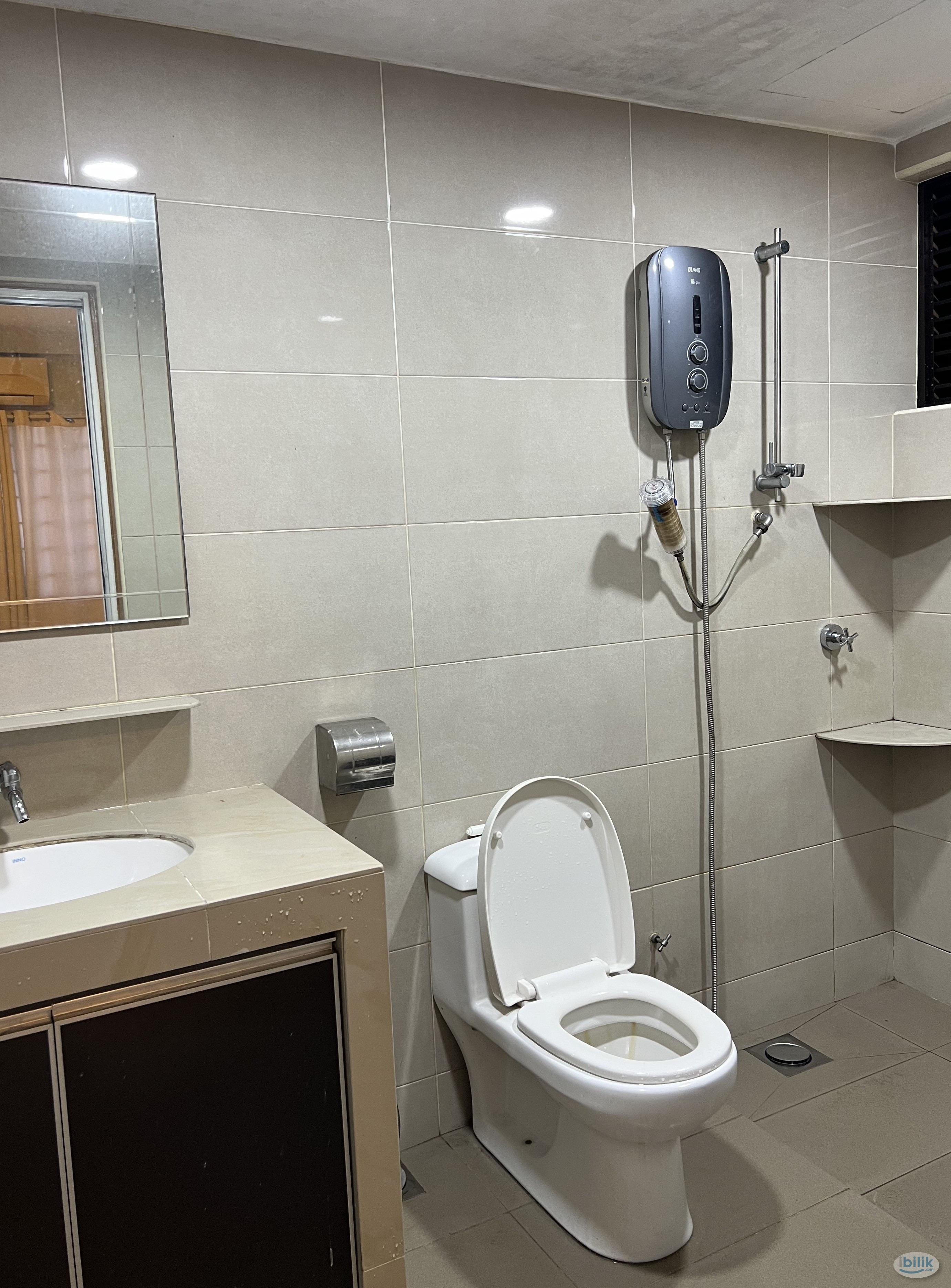 Master Room at Sri Desa, Kuchai Lama - Image 3