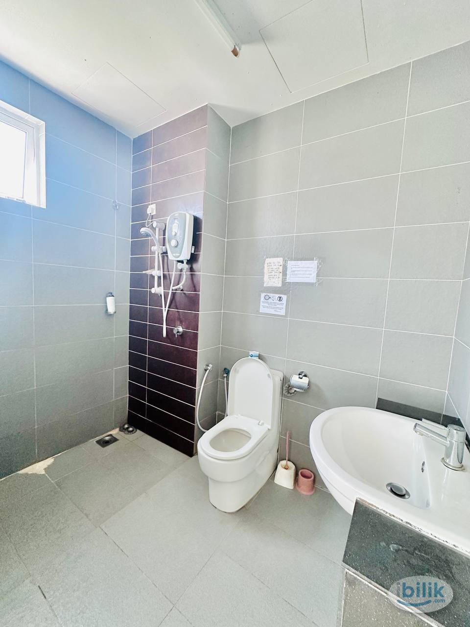 💥1 min walk LRT TAMA PARAMOUNT Middle Room at SS2, Petaling Jaya - Image 4
