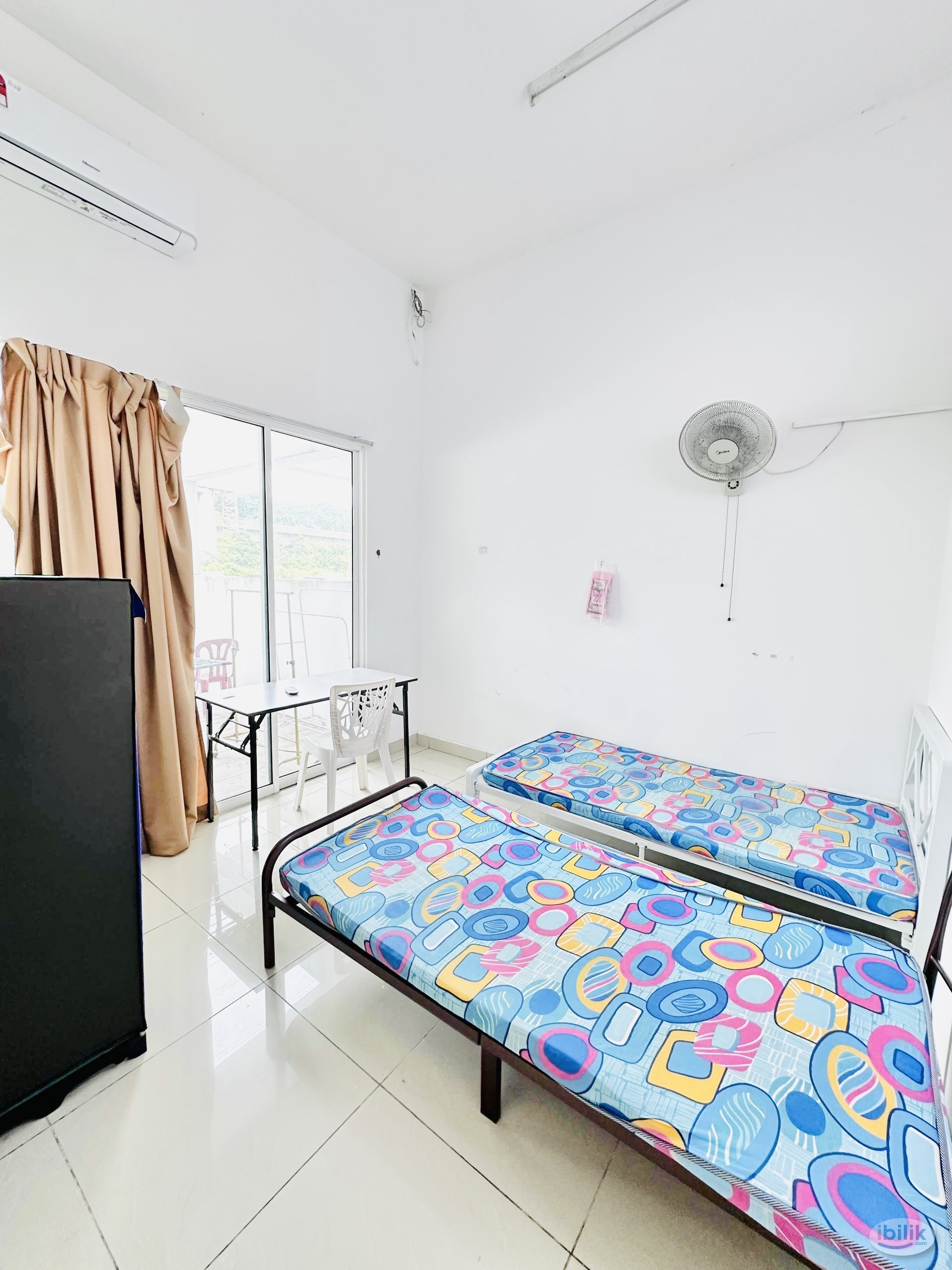 💥1 min walk LRT TAMA PARAMOUNT Middle Room at SS2, Petaling Jaya - Image 1