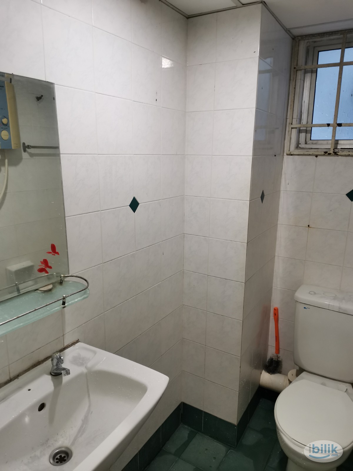 Npark Furnished Middle room Share bathroom included utilities - Image 3