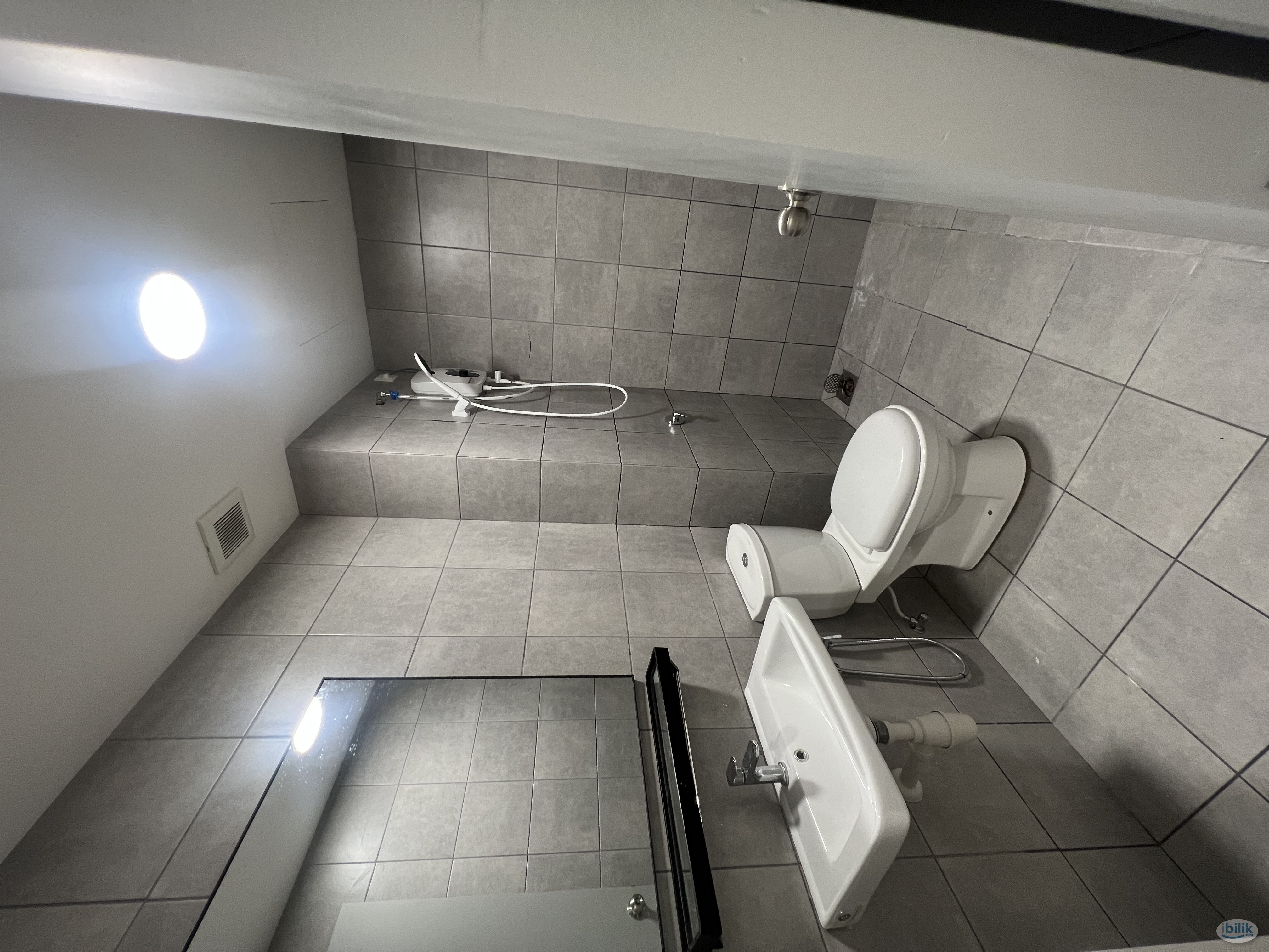 ONE EQUINE RESIDENCE ROOM FOR RENT - Image 4