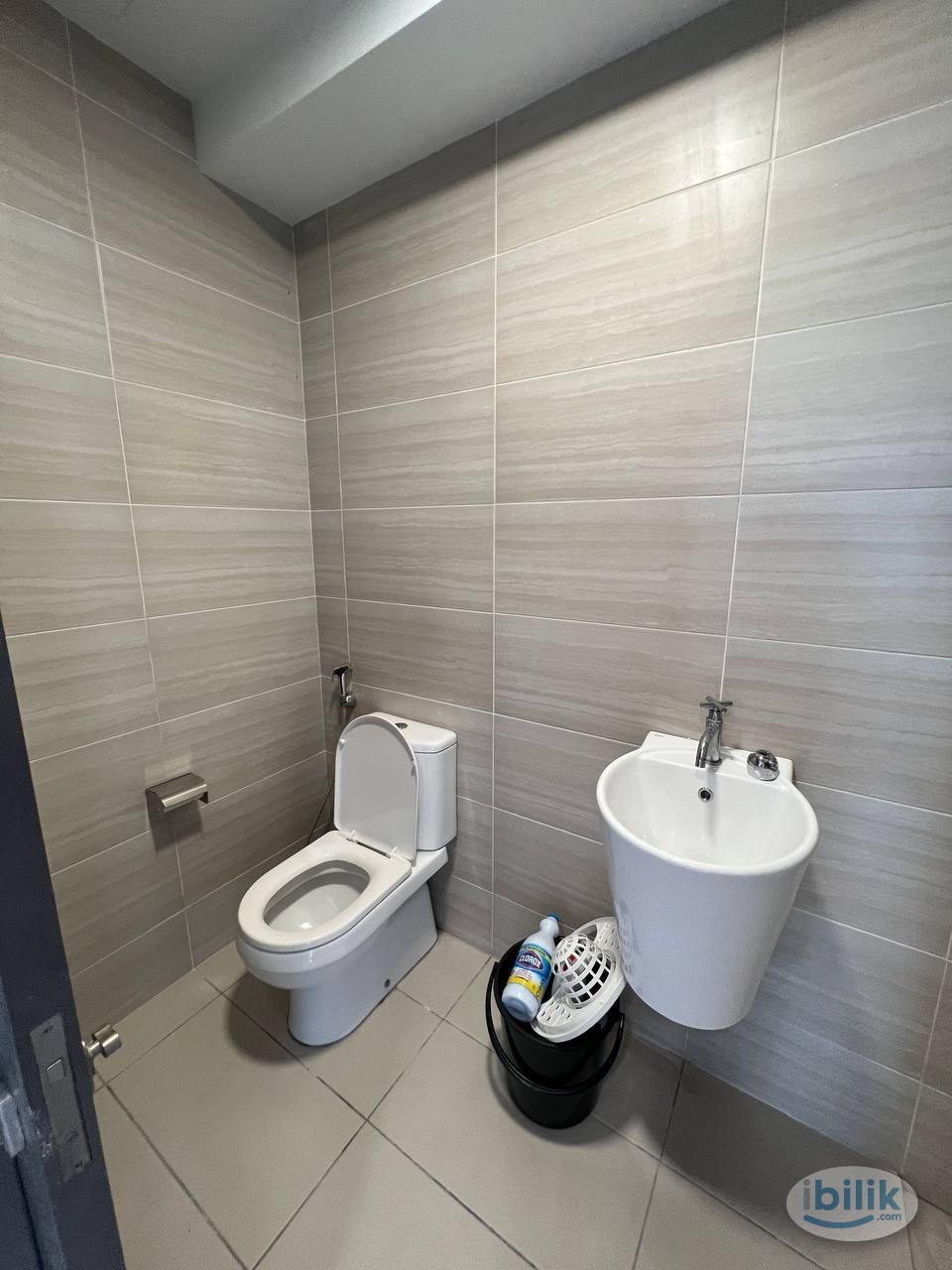 Middle Room at Ampang, Selangor - Image 5