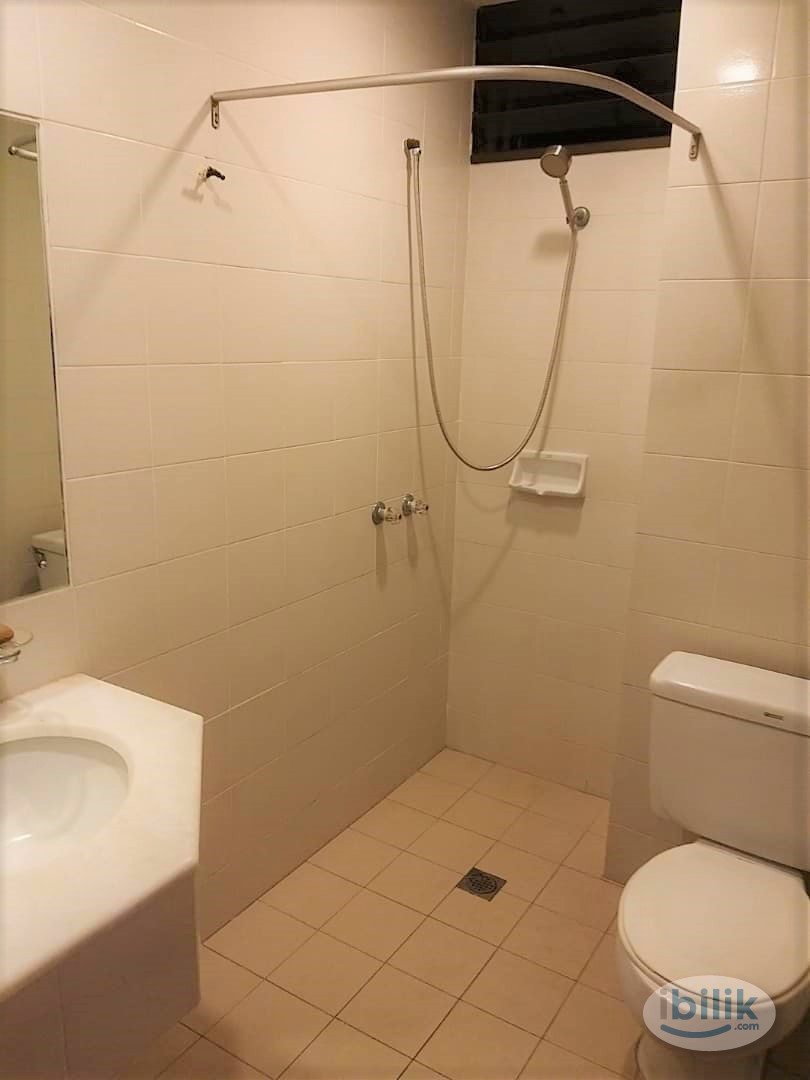 Single Room at Desa Bella, Tanjung Tokong - Image 3