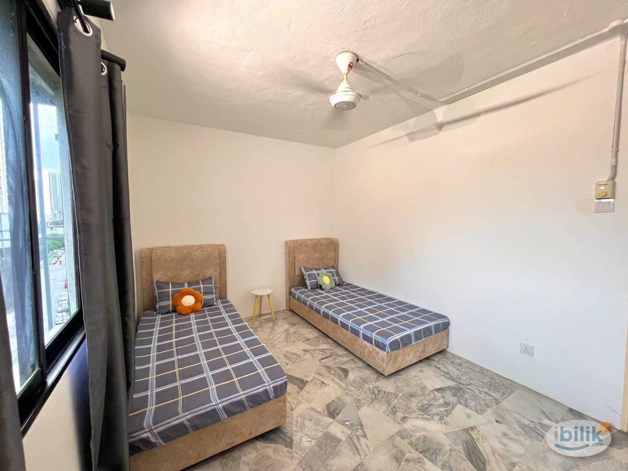 Middle Room at Kuchai Lama, Kuala Lumpur - Image 3