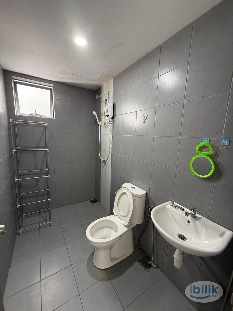 Master Room at Astetica Residences, Seri Kembangan - Image 5