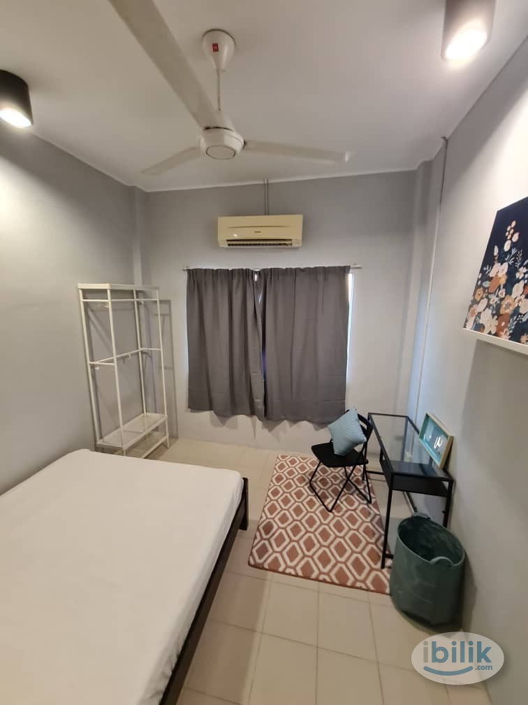 Subang Jaya SS17 Designer Large Medium Room near (LRT SS15, Temasya Glenmarie UOA Business Park, Empire, Consplant, KTM  - Image 1