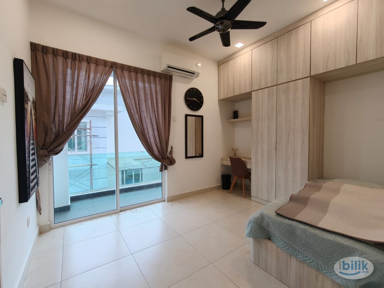 Spacious Middle Bedroom with Balcony for Rent – Feel Like You’re Living in a Bungalow! - Image 1