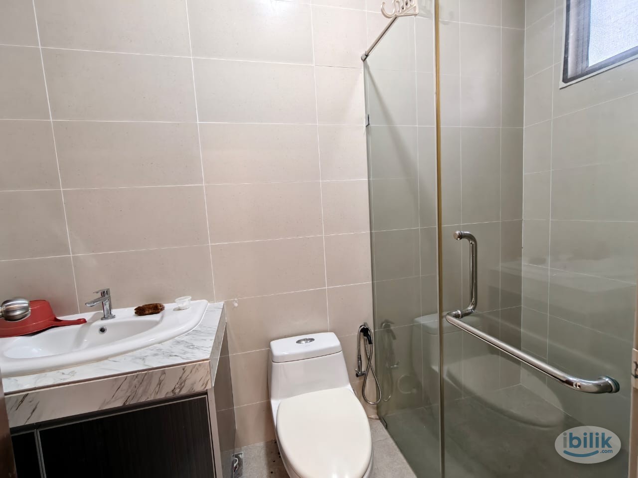 Spacious Middle Bedroom with Balcony for Rent – Feel Like You’re Living in a Bungalow! - Image 2