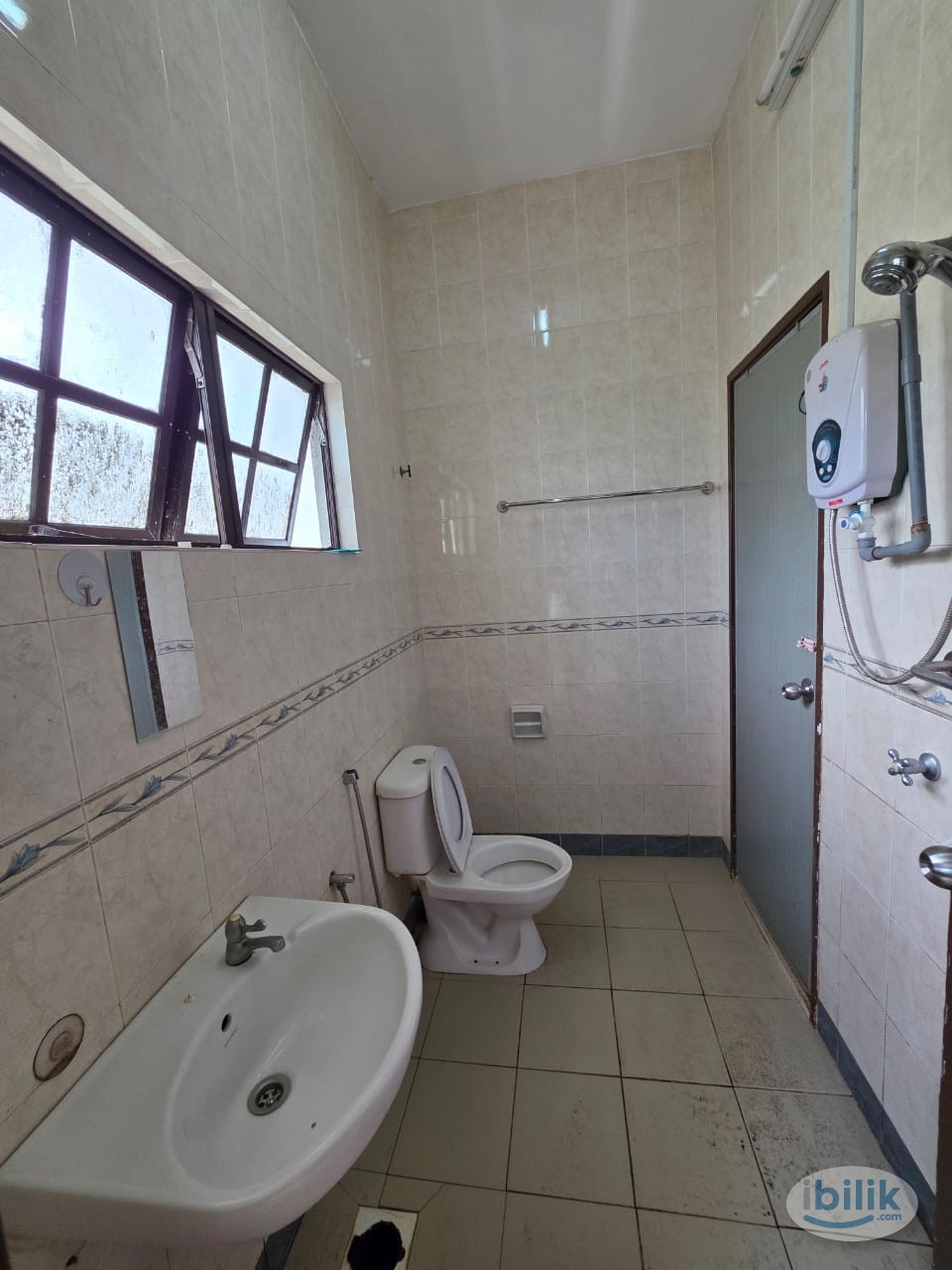 Middle Room at Bandar Puchong Jaya, Puchong with Attached Bathroom - Image 2