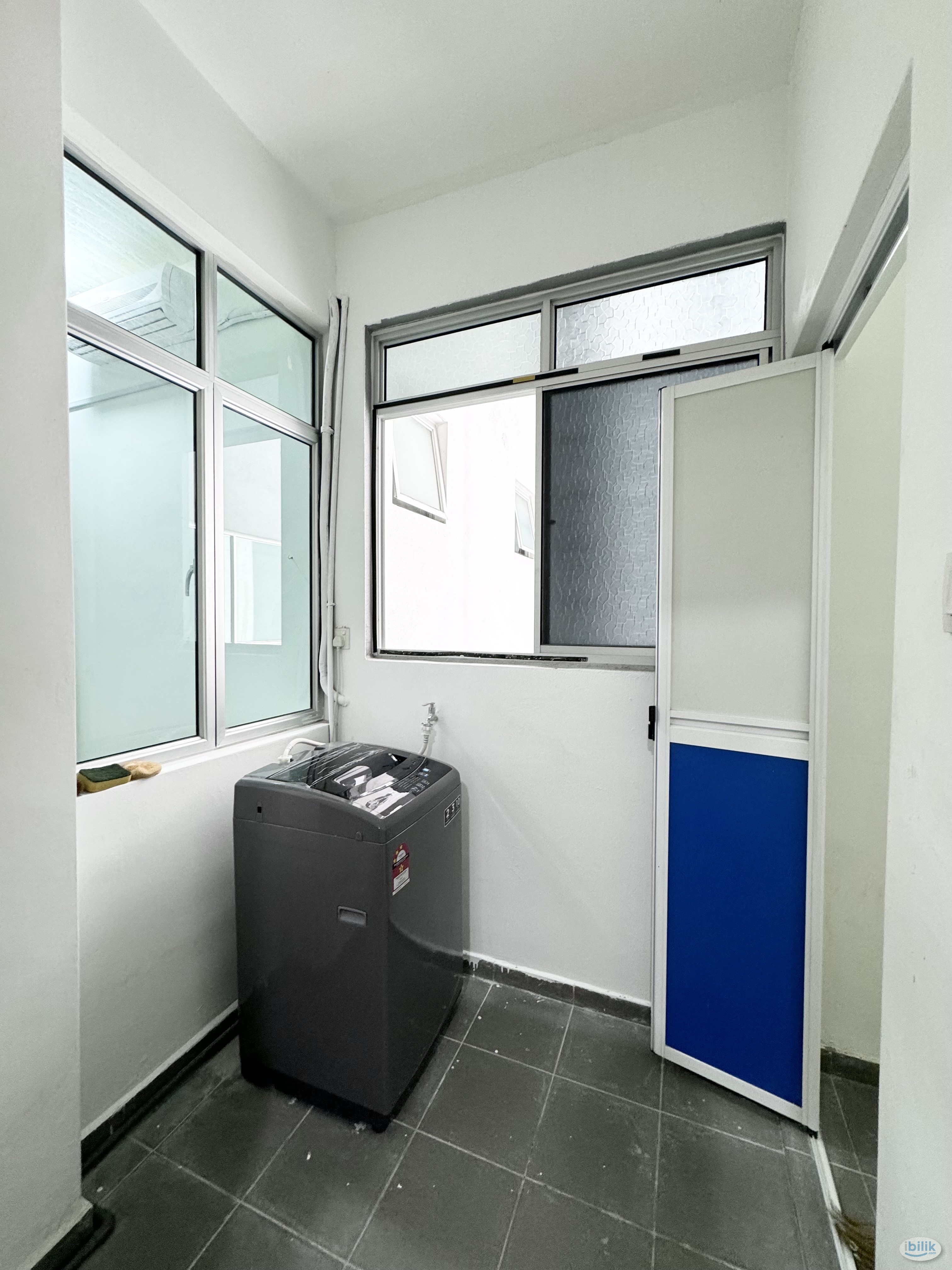Single Room at Sungai Ara, Penang - Image 4