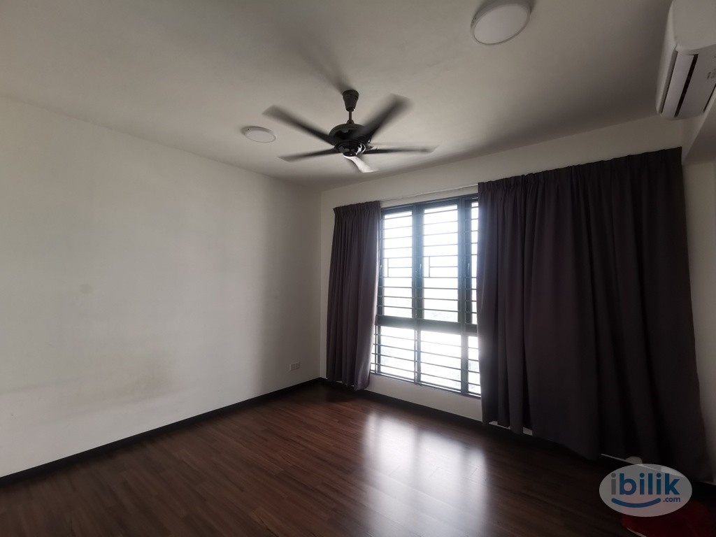 Master Room at Silk Sky Service Apartment, Seri Kembangan - Image 1