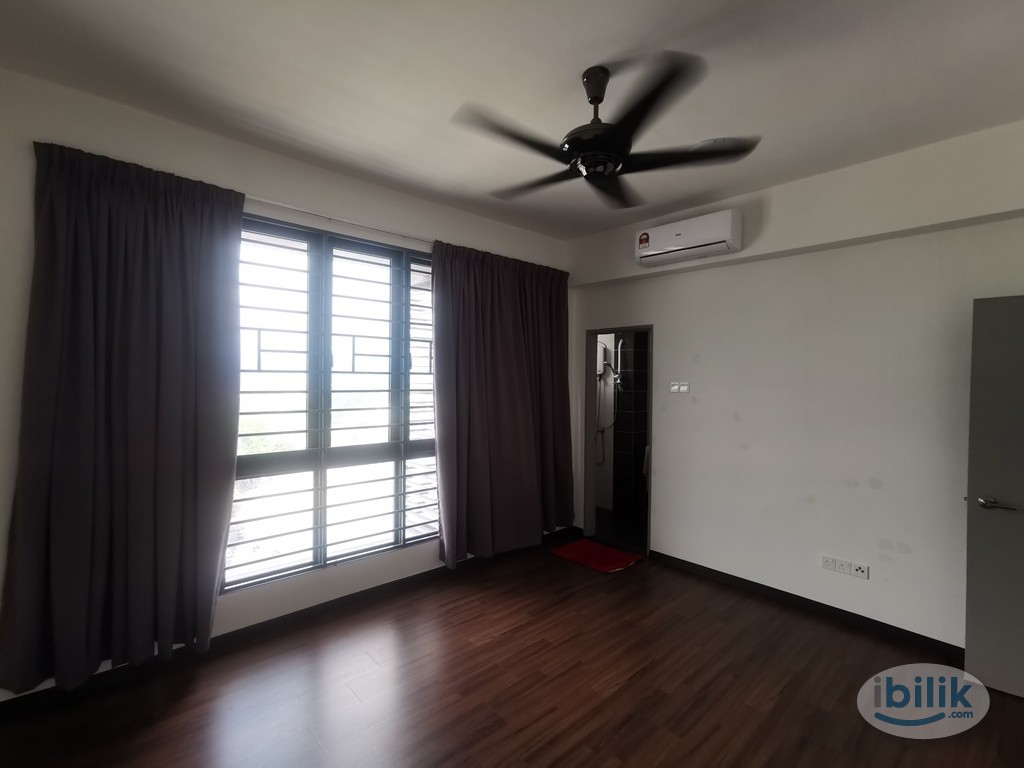 Master Room at Silk Sky Service Apartment, Seri Kembangan - Image 2