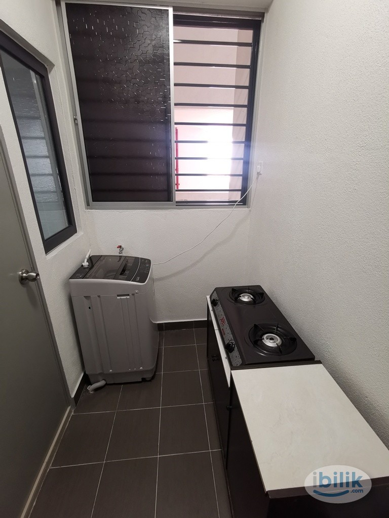 Master Room at Silk Sky Service Apartment, Seri Kembangan - Image 4