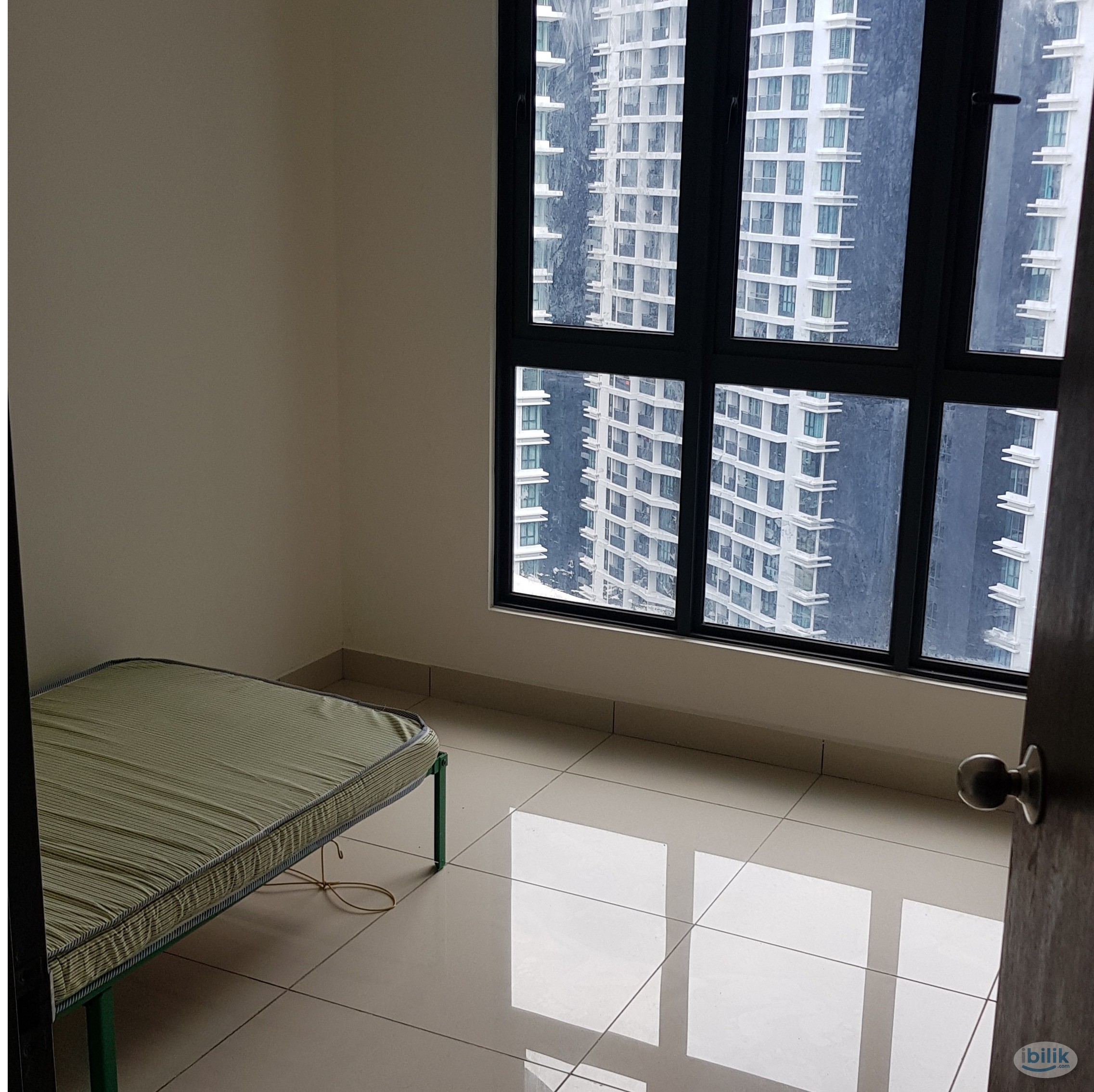 Medium room for rent at KL Traders Square KLTS RM500 include Utilities - Image 3