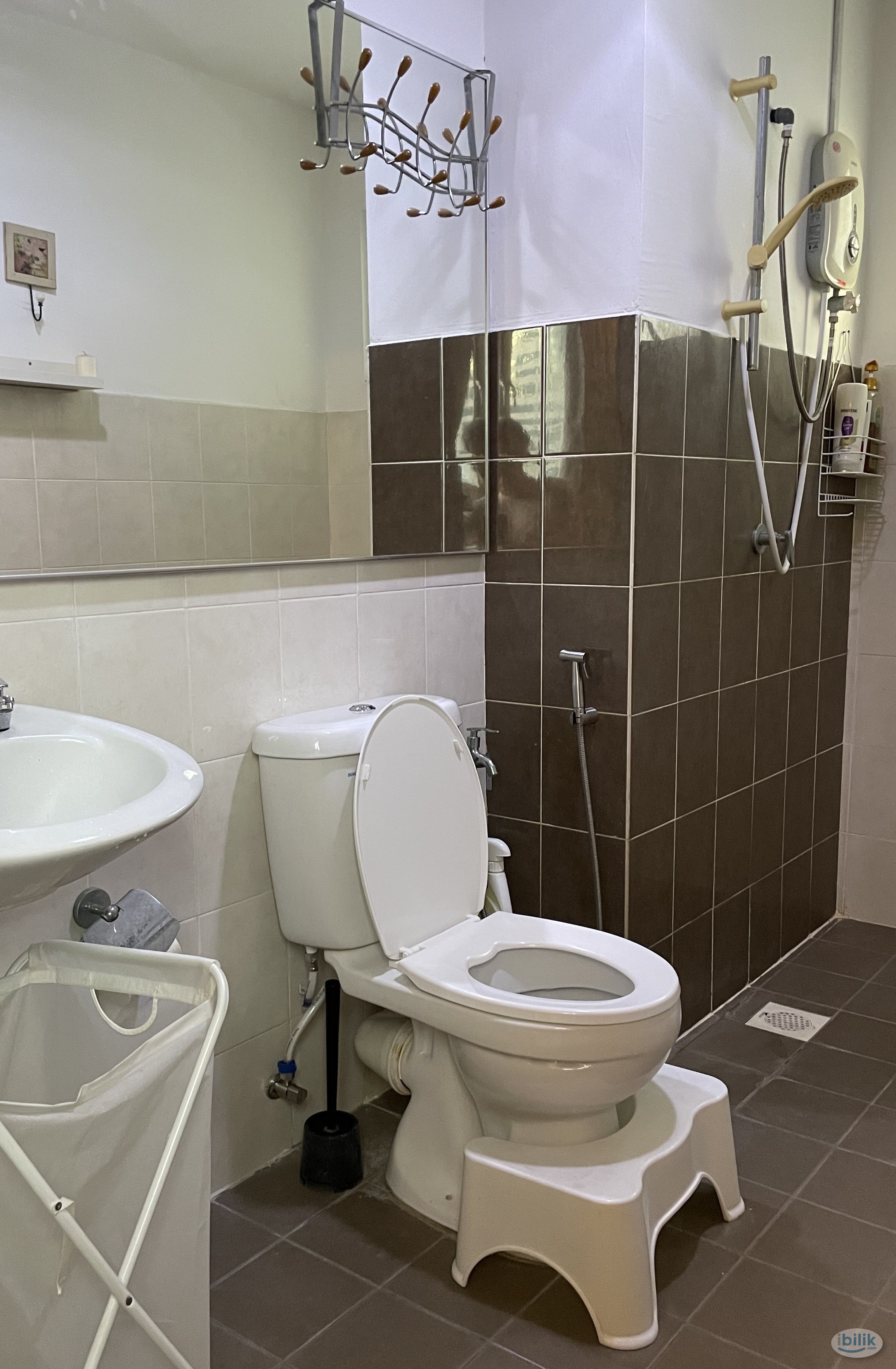 Female Master Room at Suria Jelatek Residence, Ampang Hilir - Image 4