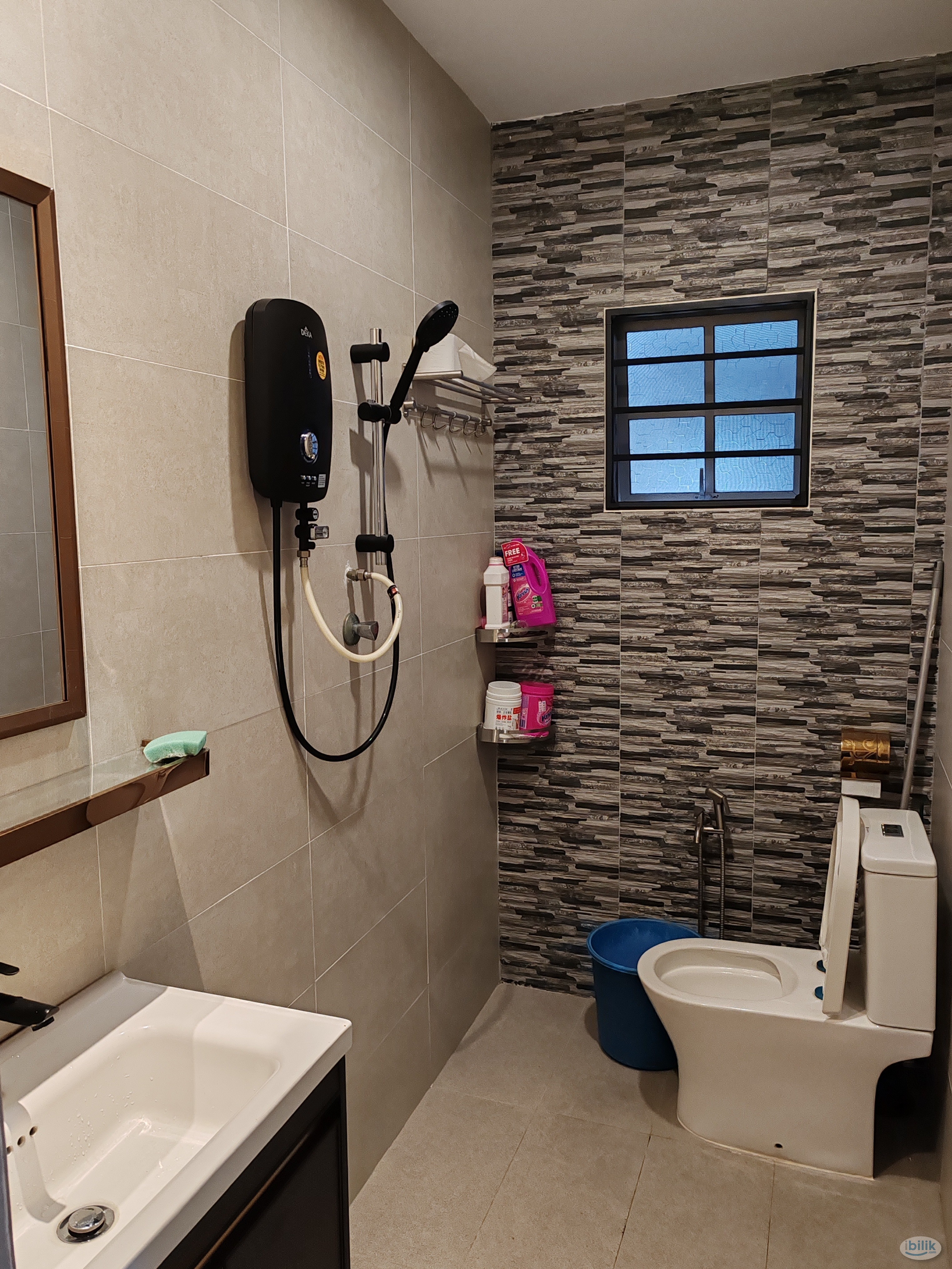 Middle Room at Taman Bukit Indah, Ampang Nearby Giant, TMN TAR, Ampang Point - Image 5