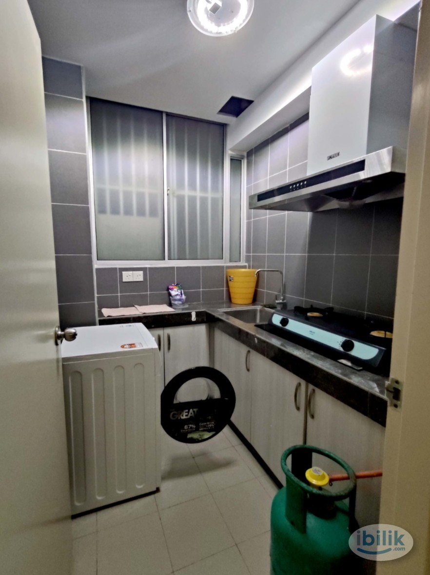 Middle Room at Setiawalk, Pusat Bandar Puchong - Image 4
