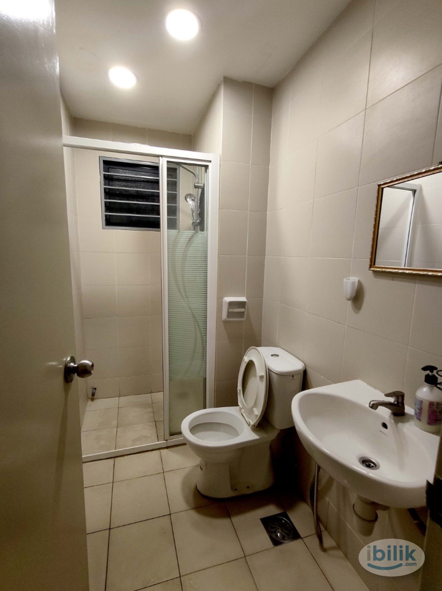 Middle Room at Setiawalk, Pusat Bandar Puchong - Image 5