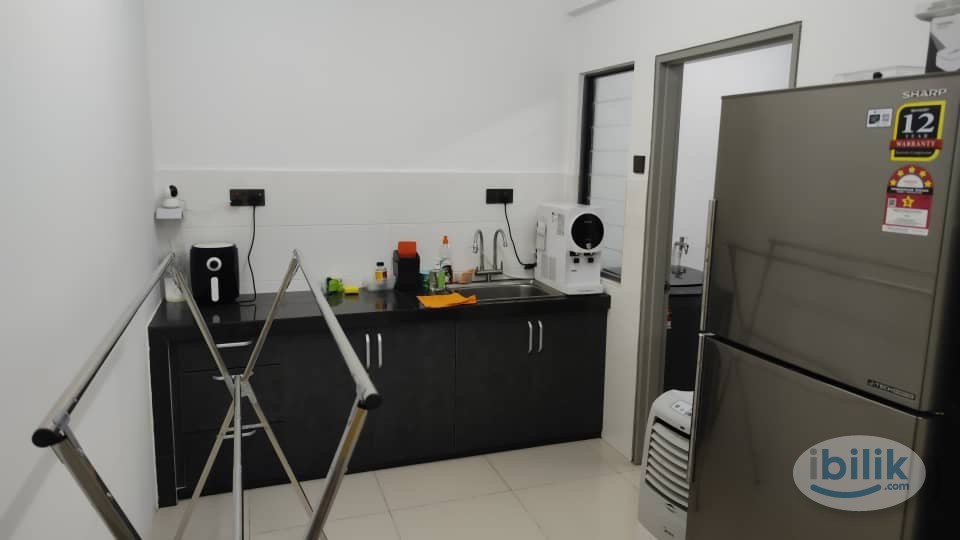 female unit Single Room at Setiawalk, Pusat Bandar Puchong - Image 3