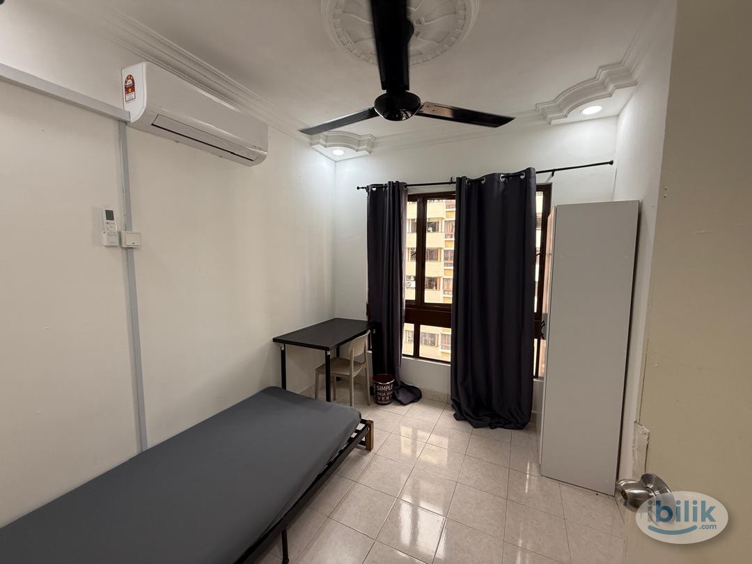 Middle Room at Kota Damansara, Petaling Jaya - Image 1