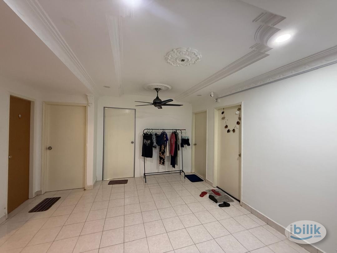 Middle Room at Kota Damansara, Petaling Jaya - Image 4