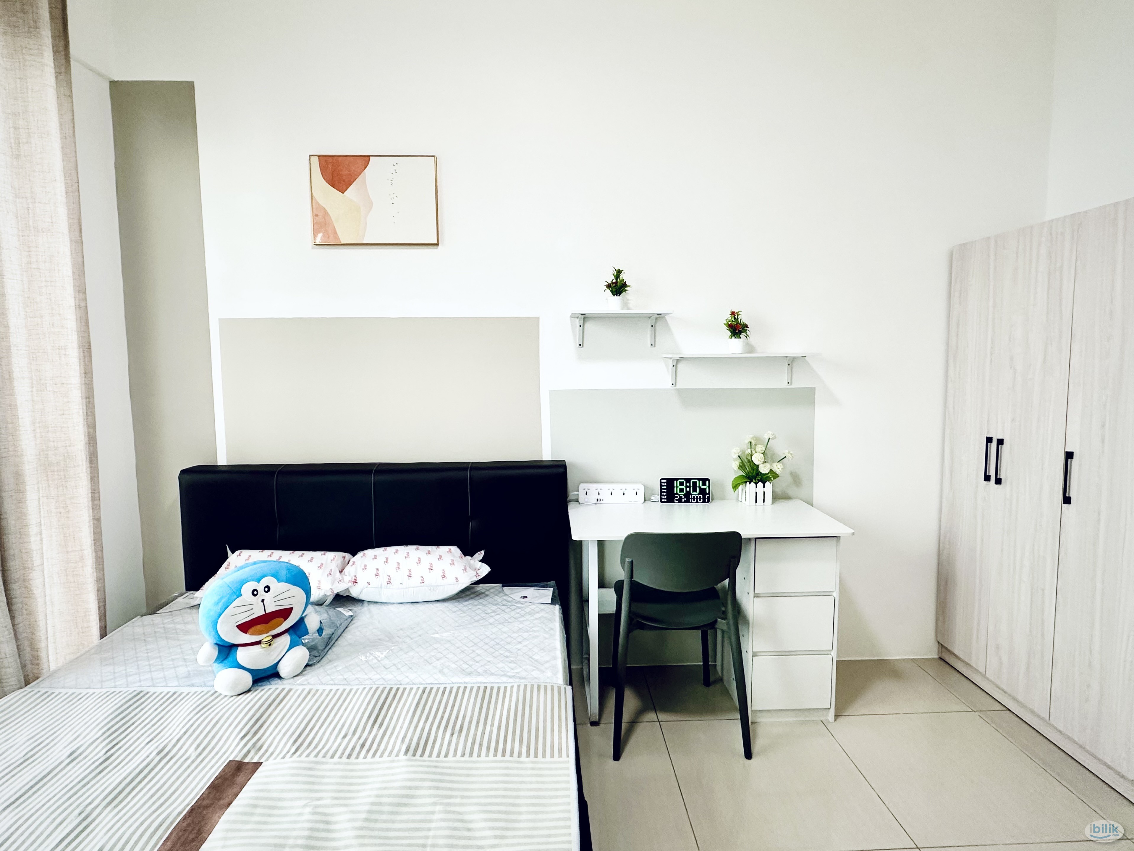 Middle Room at Gelugor, Penang - Image 1