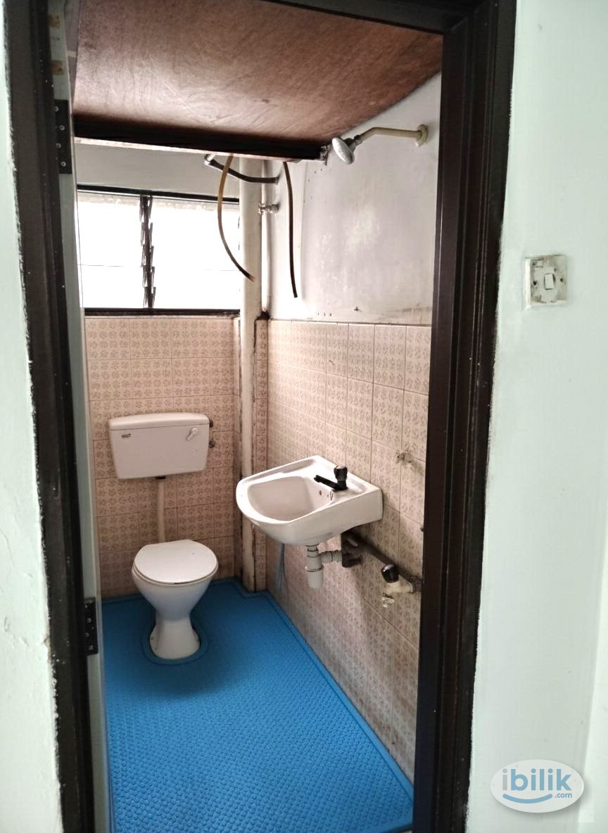 Bilik sewa lelaki di Hentian Kajang. Murah. Naik bas cuma RM1 ke UKM, KPTM, MRT - Image 1