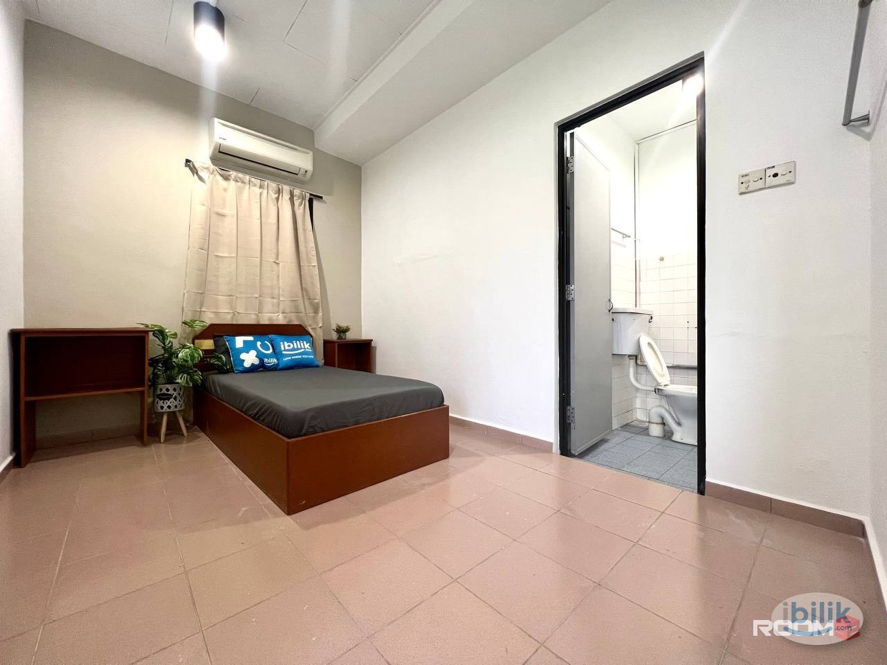 🚶‍♂️5 min to CIQ😎 Fully furnished, private bathroom, zero deposit – Perfect for you! 🏡  Johor Bahru,Johor - Image 1