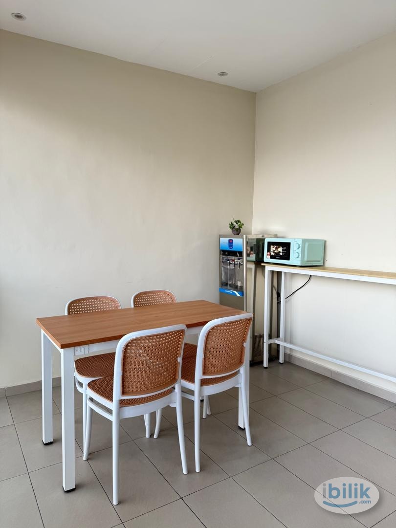 📍🏡 10 Mins to Toppen & Lotus Tebrau 🛒 | Cozy Rooms for Rent with ZERO Deposit! 🌟 🌟 Hotel Facilities + Friendly - Image 5
