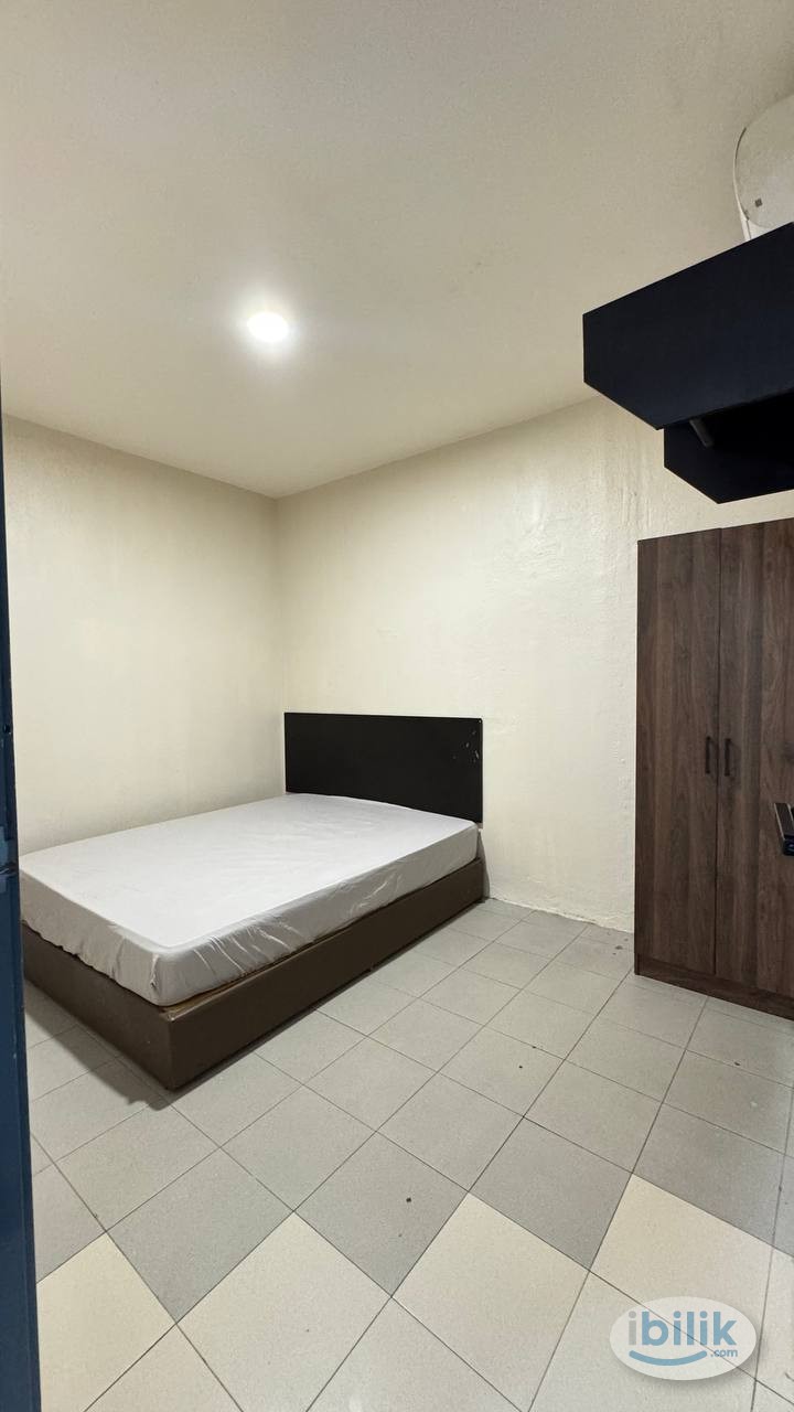 Gallery  🚶‍♂️Walk to bus stop, near CIQ & KSL🔥 - Affordable, cozy room🌟 - Image 1