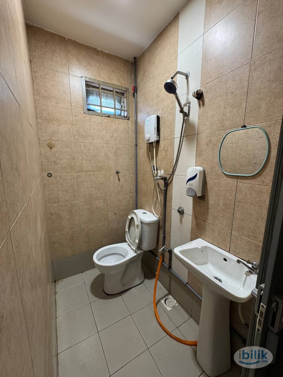 Gallery  🚶‍♂️Walk to bus stop, near CIQ & KSL🔥 - Affordable, cozy room🌟 - Image 2