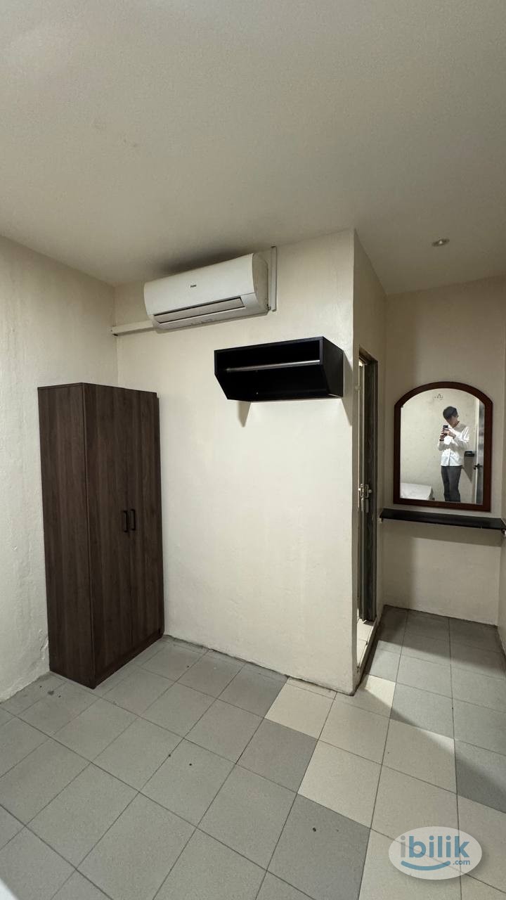 Gallery  🚶‍♂️Walk to bus stop, near CIQ & KSL🔥 - Affordable, cozy room🌟 - Image 3
