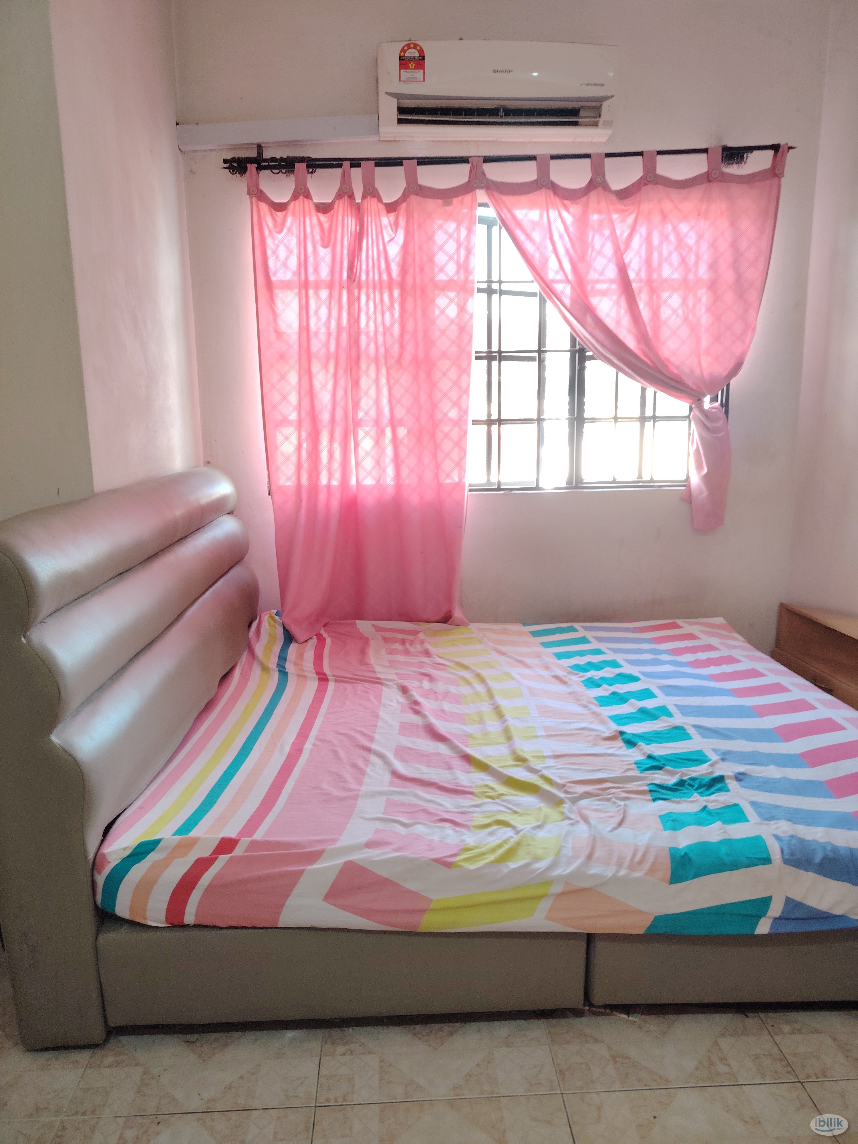 Fully furnished Master Room Usj13 with private bathroom & own parking. Gated & guarded area with 24-hour security. Walki - Image 3