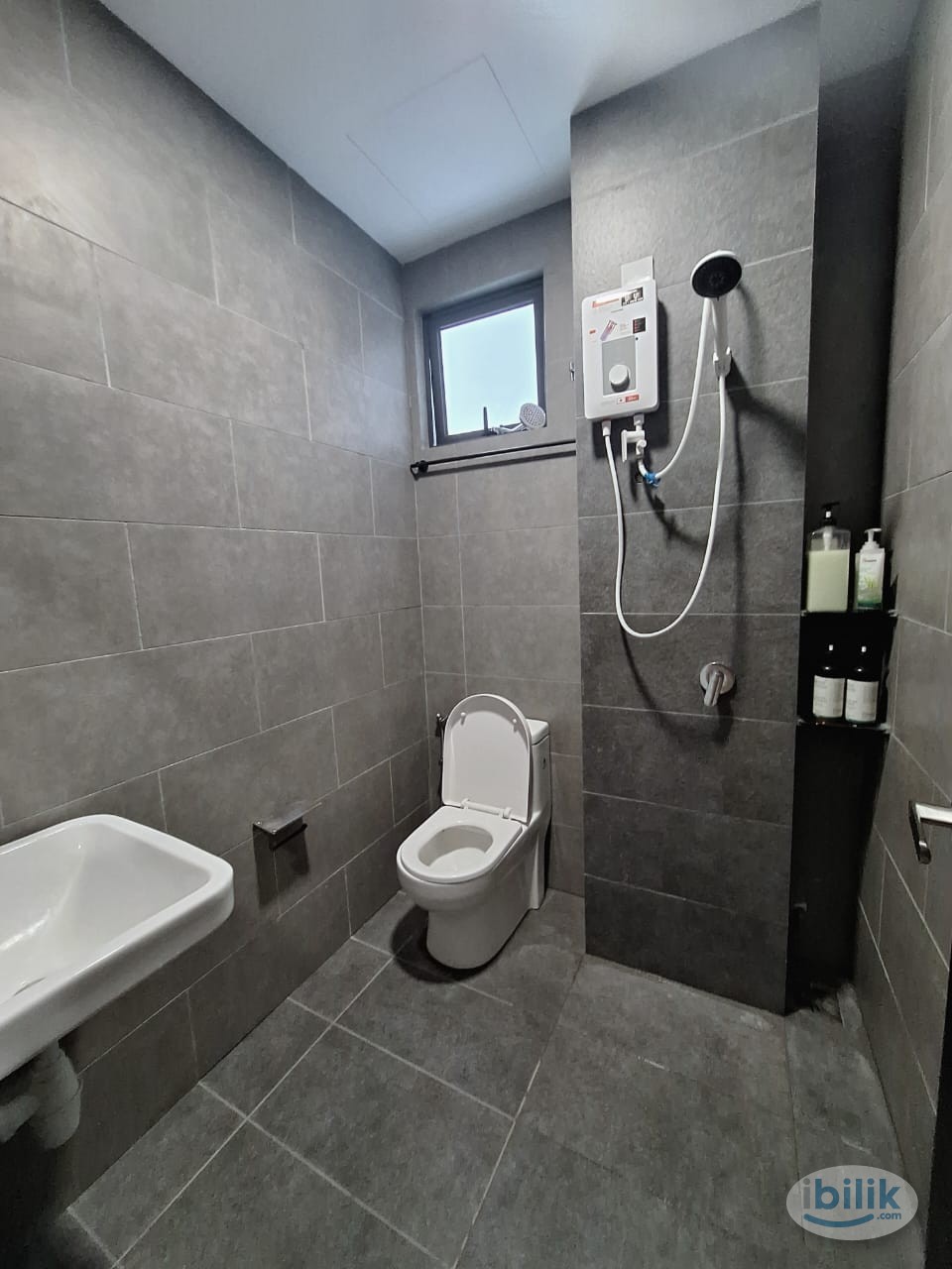 Middle Room at Ampang Hilir, Kuala Lumpur - Image 4