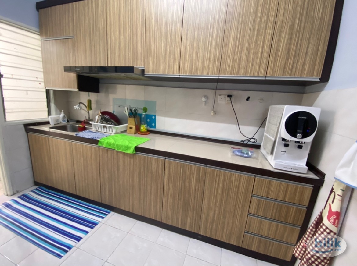 Master Room at SuriaMas, Bandar Sunway - Image 4