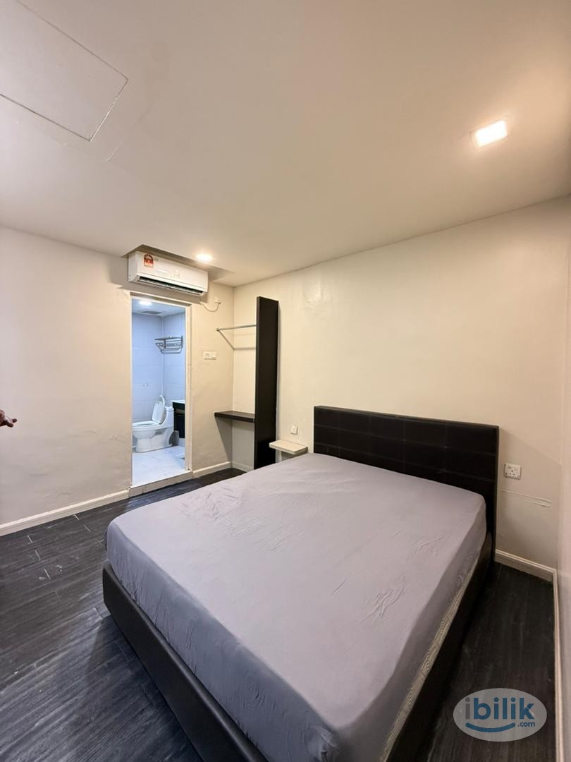🚀 Prime location near CIQ/JBCC/Larkin/Mid Valley Southkey/KSL UTC! Fully equipped room with WiFi & private bathroom – - Image 1