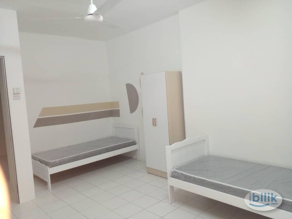 Bilik Mampu Milik | Sharing | Girl Muslim |Middle Room at Selayang Point, Selayang | Fully Furnised | hsptal selayang - Image 1