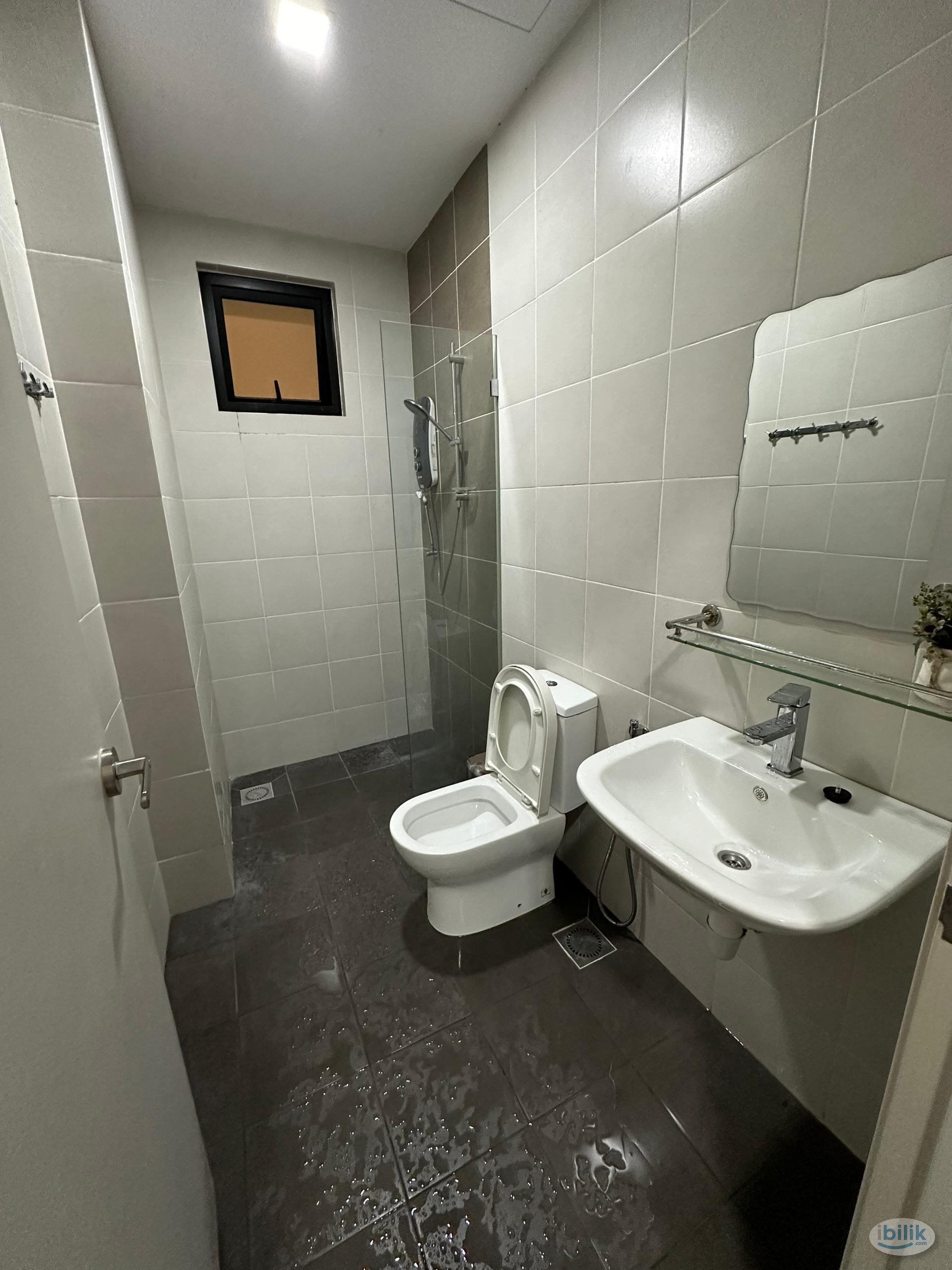 Master room Female unit D'sands residence jalan Klang lama KTM KL sentral KL Eco City Mid Valley Bandar Sunway - Image 1
