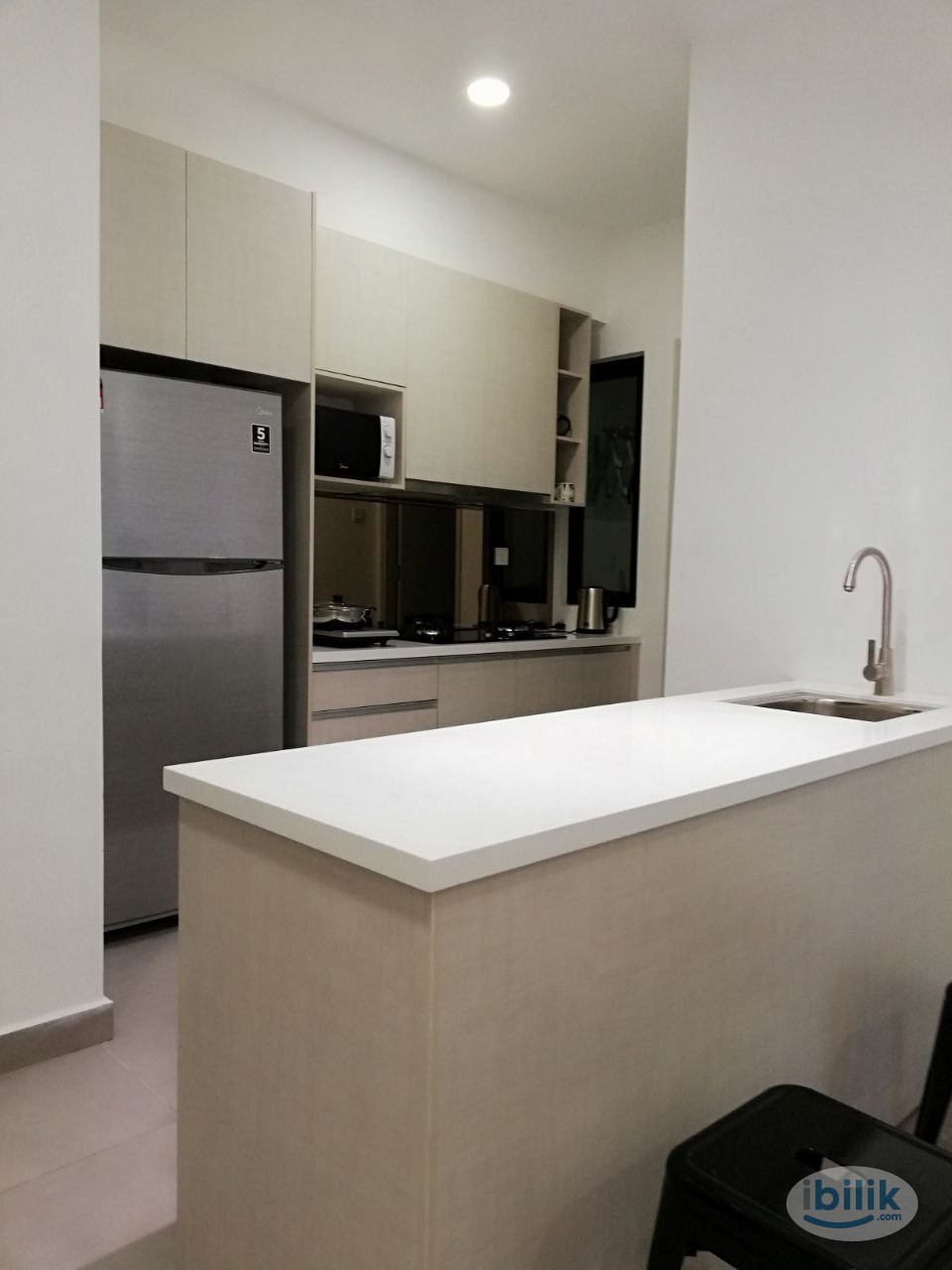 Master room Female unit D'sands residence jalan Klang lama KTM KL sentral KL Eco City Mid Valley Bandar Sunway - Image 4