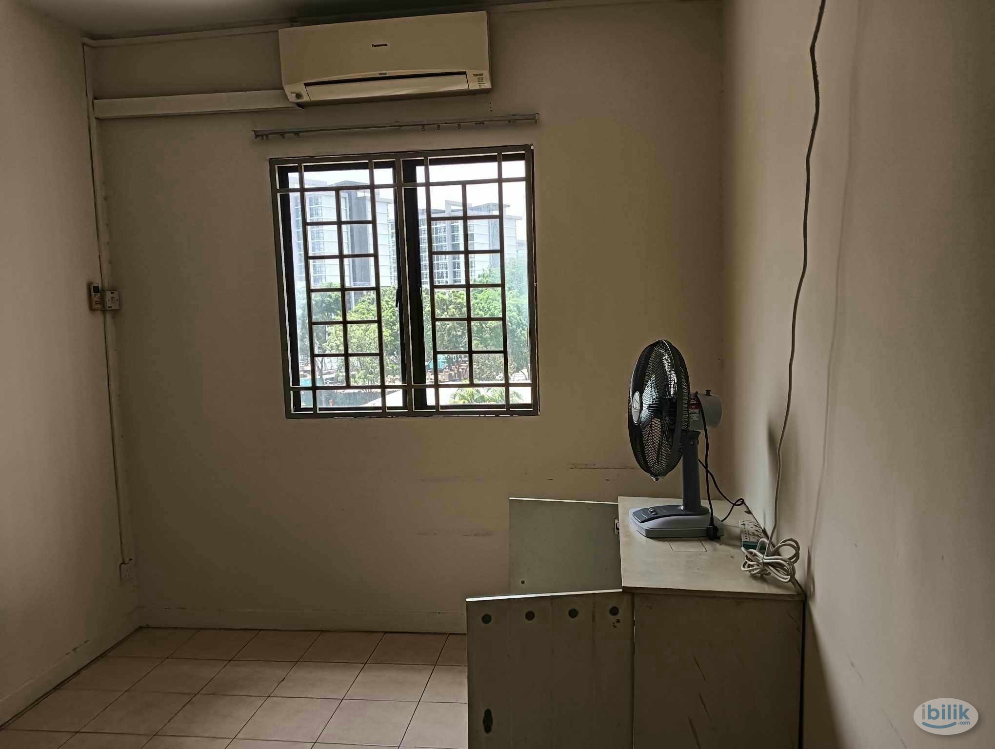 Middle room for rent at Bayu Tasik 2 Condo - Image 4
