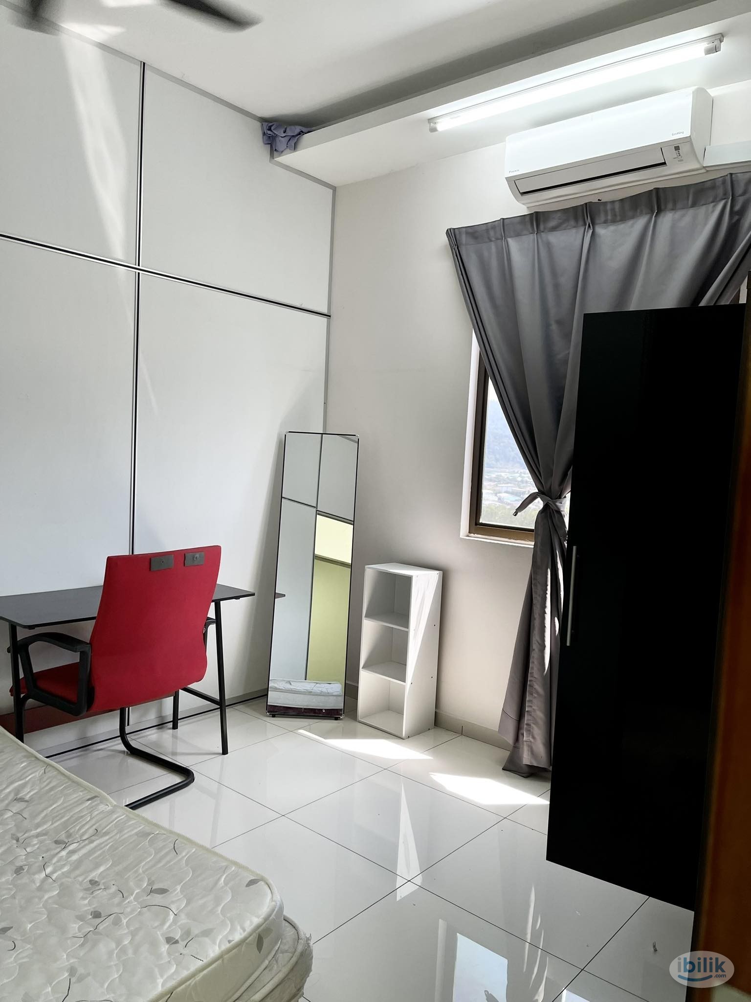Middle Room at Suria Putra, Bukit Rahman Putra Near Daikin and Sungai Buloh Hospital - Image 4