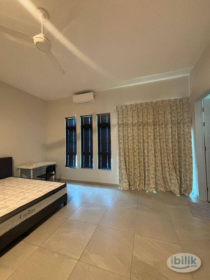 Master Room at Molek Residences - Image 1