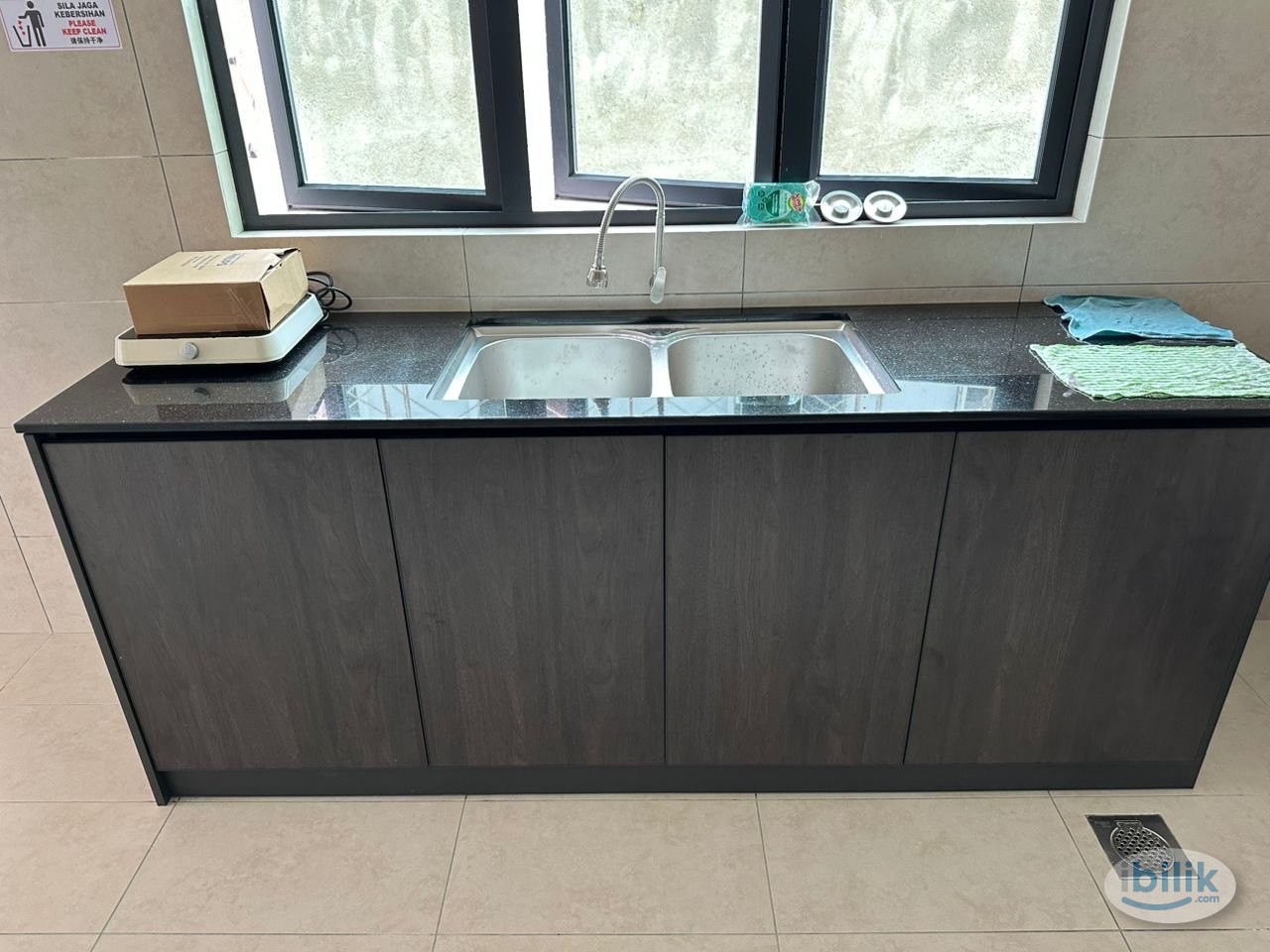 Master Room at Molek Residences - Image 5