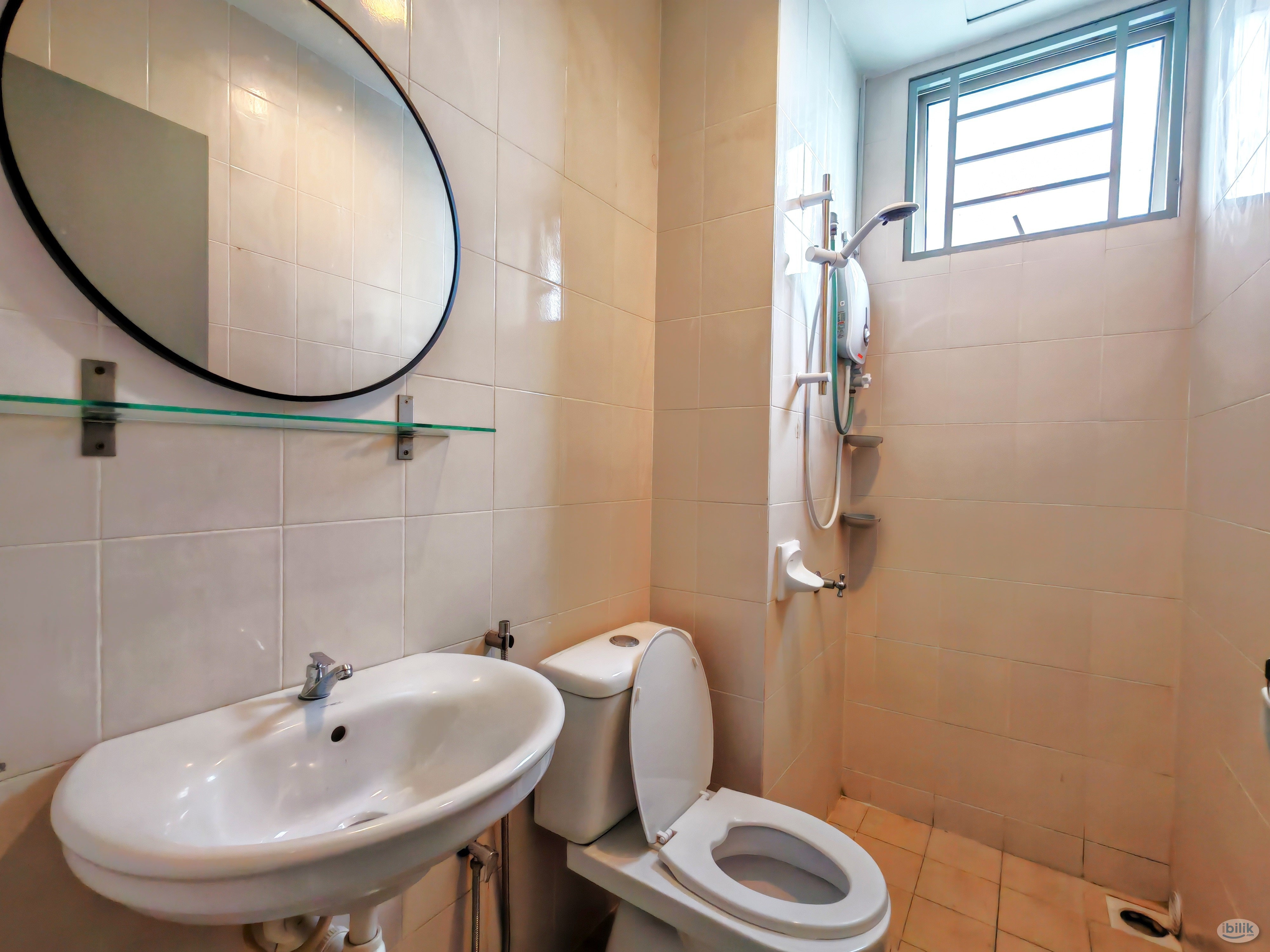 Newly Renovation Master room with FREE💧⚡📶 & Dryer in Casa Tiara~ Private Bathroom~ Super Comfortable although with cheap - Image 3