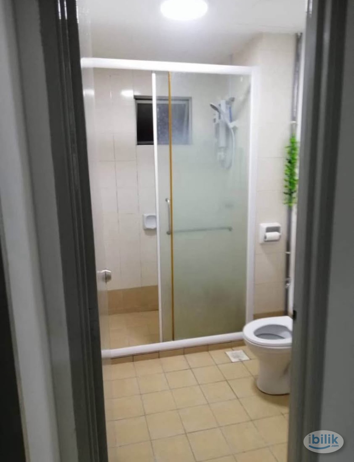 Comfy Middle Room at Casa Subang, UEP Subang Jaya - Image 2
