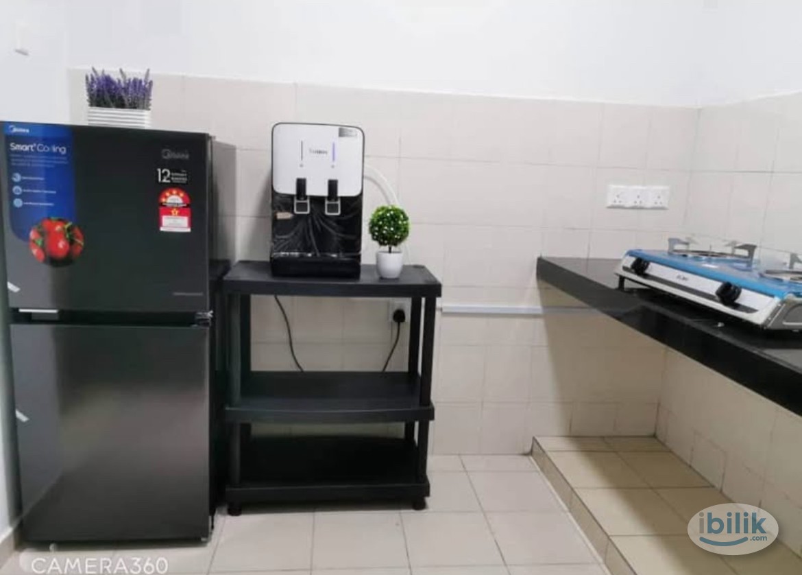 Comfy Middle Room at Casa Subang, UEP Subang Jaya - Image 4