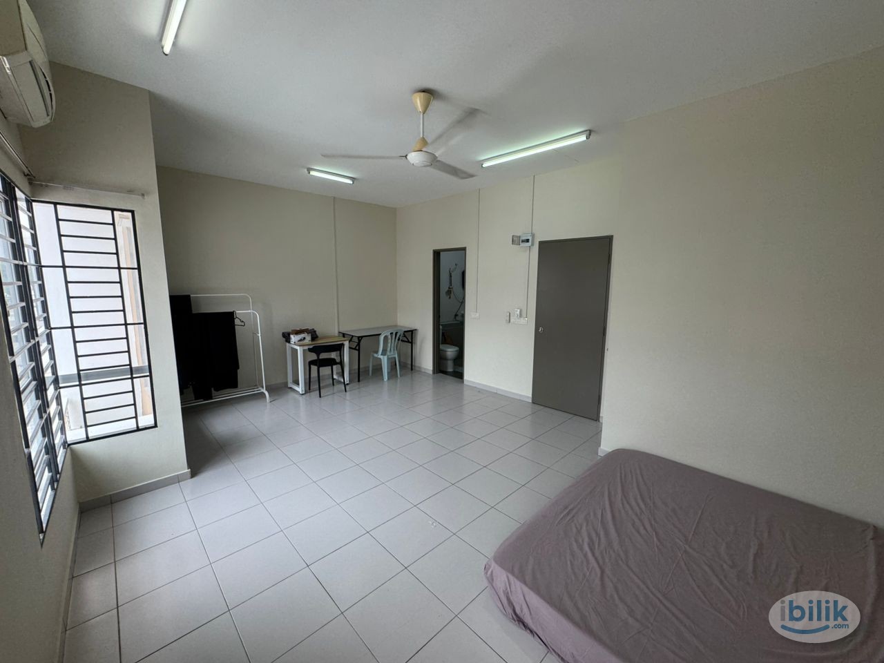 Spacious Female Unit Middle Room | Near Top Glove, Setia City Mall - Image 2