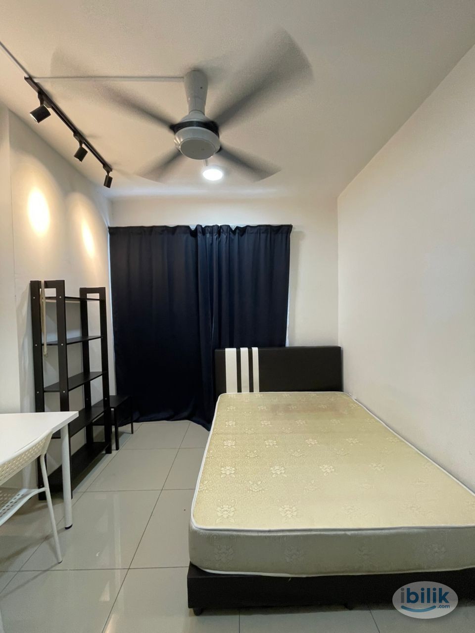 Spacious Female Unit Middle Room | Near Top Glove, Setia City Mall - Image 3